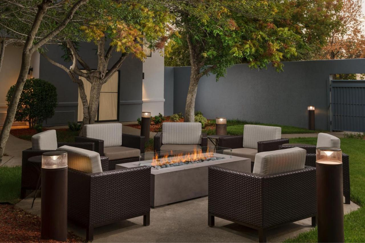 Courtyard By Marriott Dallas Lewisville Eksteriør billede